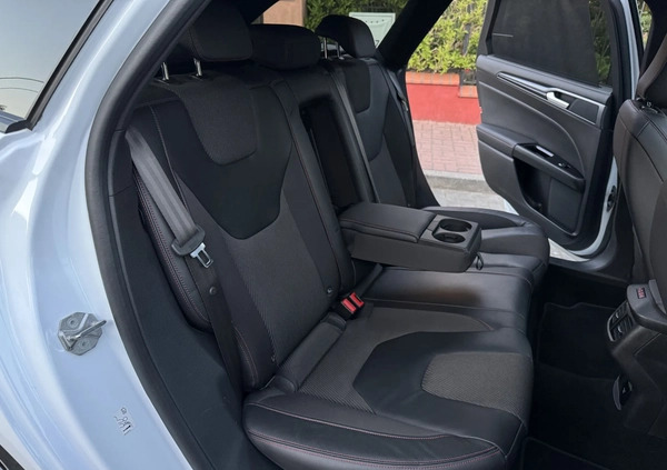 Ford Mondeo cena 68900 przebieg: 179000, rok produkcji 2018 z Elbląg małe 781